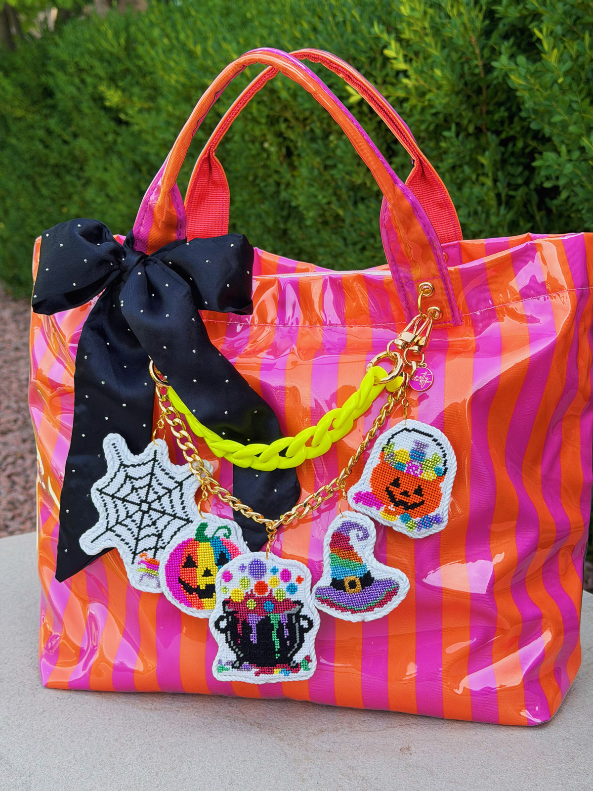 Mini Bubbling Cauldron | Needlepoint Charm Bar